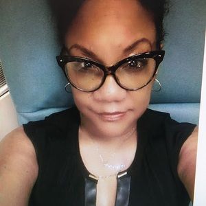 Meet your Posher, Roxanne